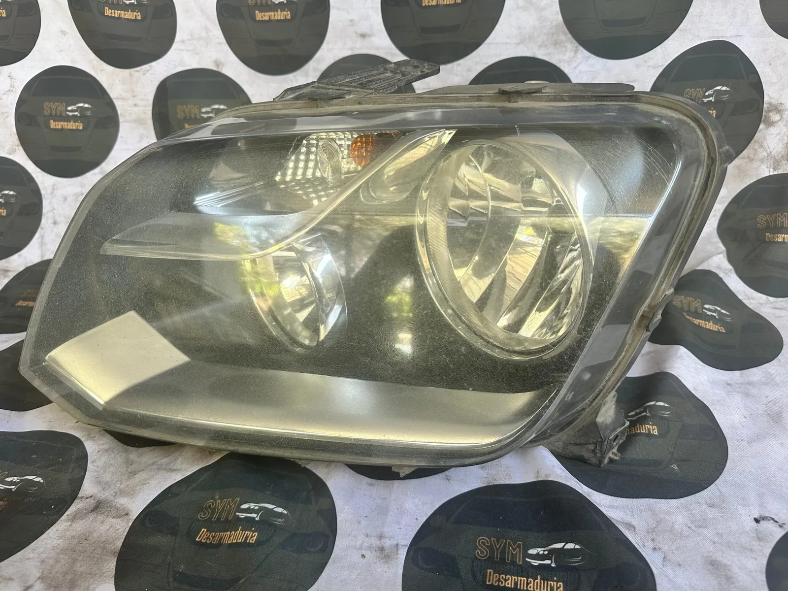 Optico Derecho Volkswagen Amarok · OEM os0004 · compatible Volkswagen Amarok · usado bueno · Repuesto Verde