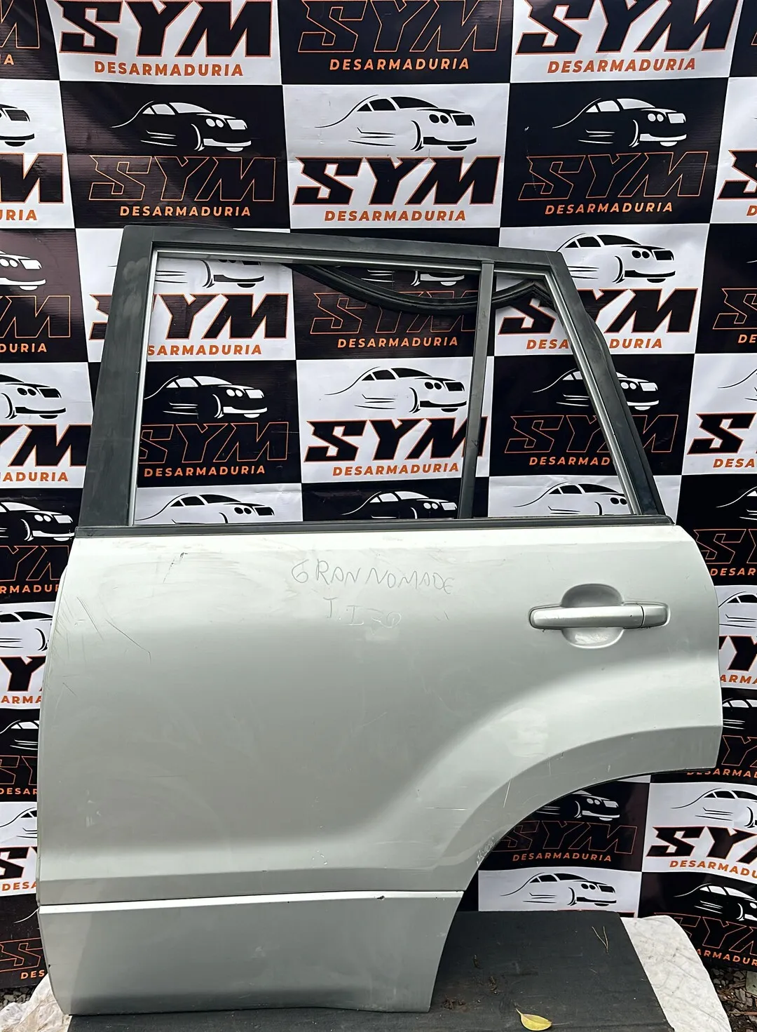 Puerta Trasera Izquierda Suzuki Gran Nomade · OEM pp0028 · compatible Suzuki Gran Nomade · usado bueno · Repuesto Verde