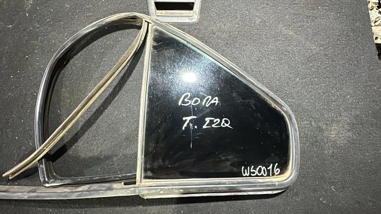 Vidrio De Puerta Trasera Izquierda Volkswagen Bora · OEM ws0016 · compatible Volkswagen Bora · usado bueno · Repuesto Verde