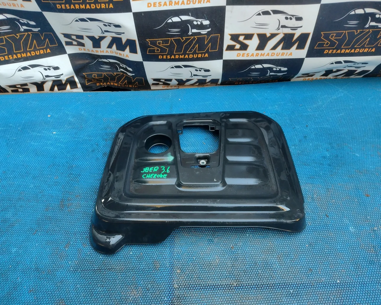 Tapa De Motor Jeep Grand Cherokee · OEM tmp0001 · compatible Jeep Grand Cherokee · usado bueno · Repuesto Verde