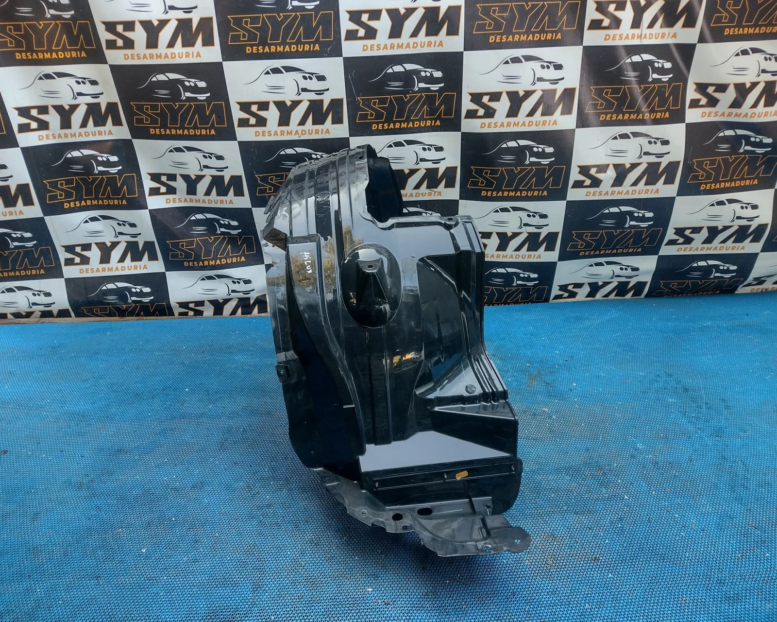 Guardafango Delantero derecho Toyota Hilux — foto 1