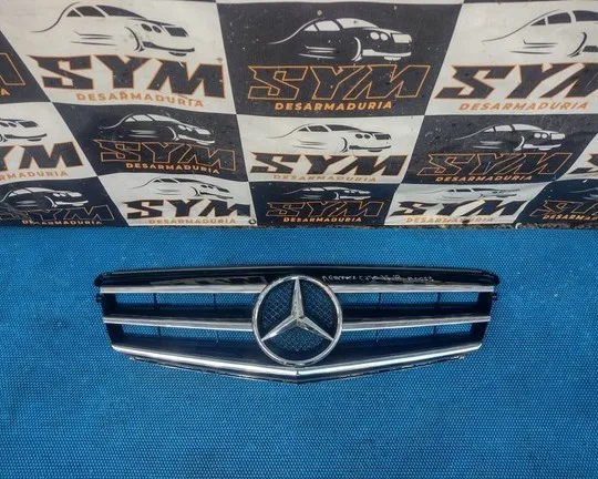 Mascara Delantera Mercedes Benz Clase C — foto 1