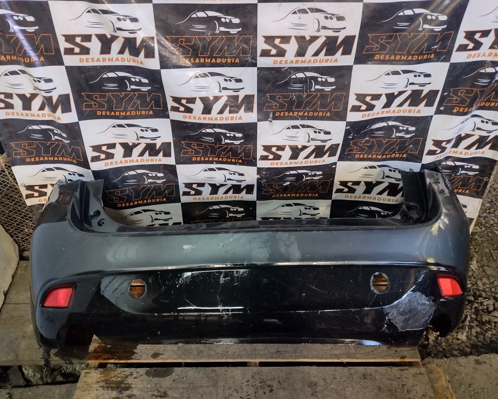 Parachoque Trasero Mazda 3 hb — foto 1
