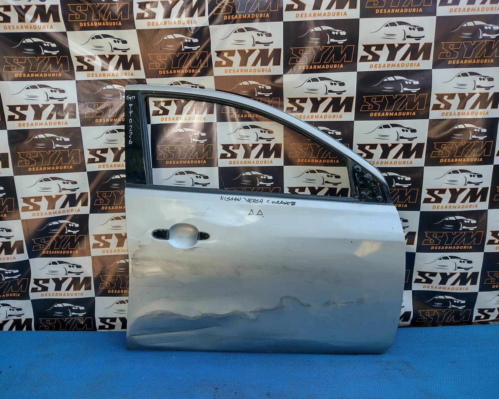 Puerta Delantera Derecha Nissan Versa — foto 1