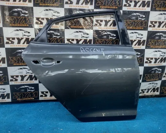 Puerta Trasera Derecha Hyundai Accent · Hyundai · OEM pp0546 · compatible Hyundai Accent · usado bueno · Repuesto Verde