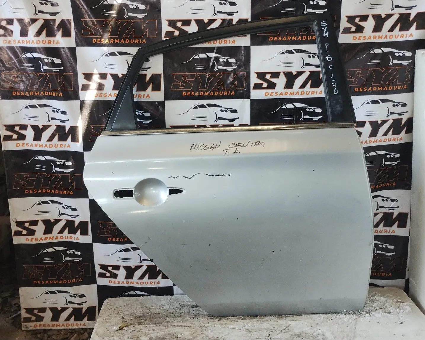 Puerta Trasera Derecha Nissan Sentra — foto 1