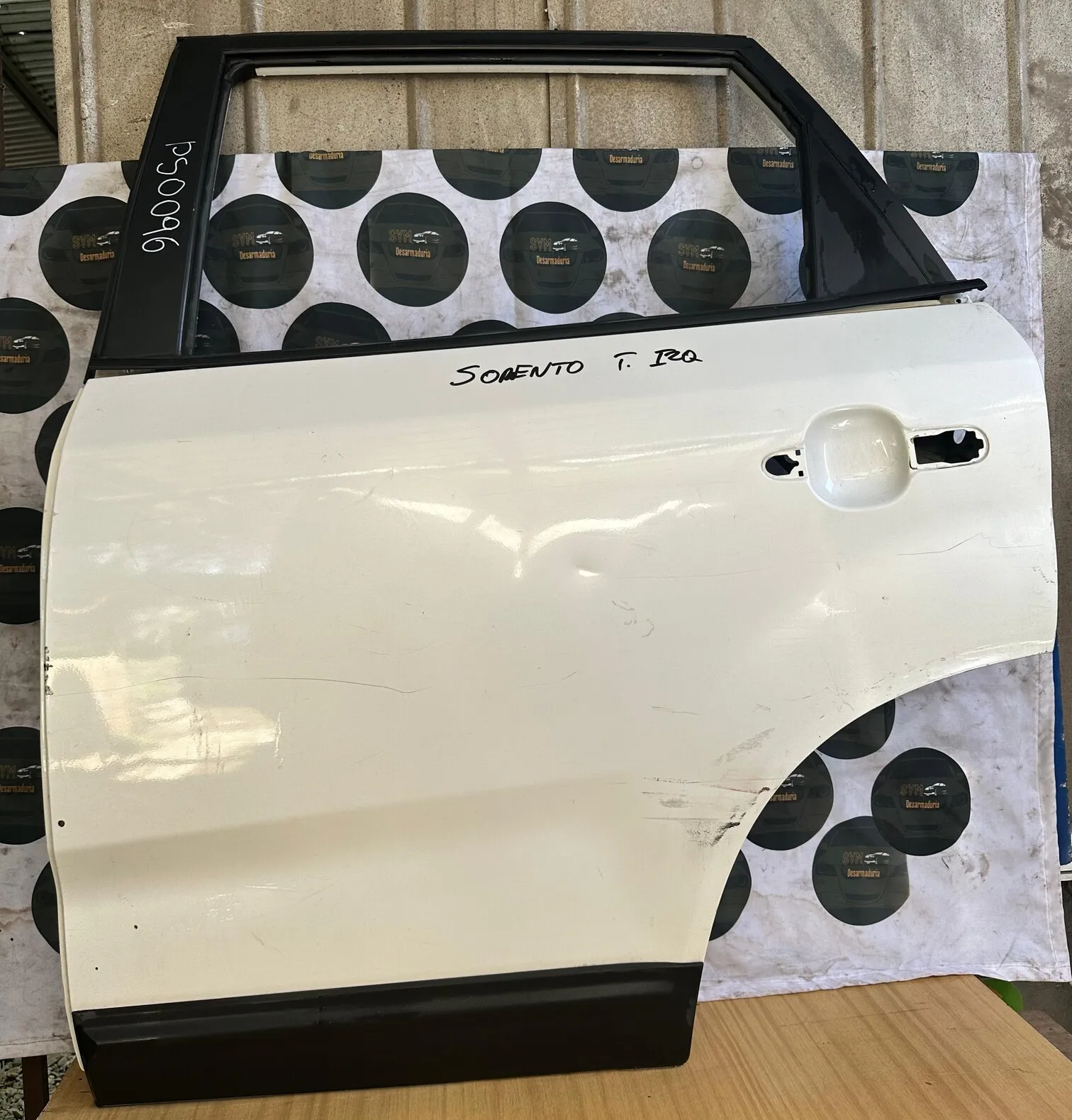 Puerta Trasera Izquierda Kia Sorento — foto 1