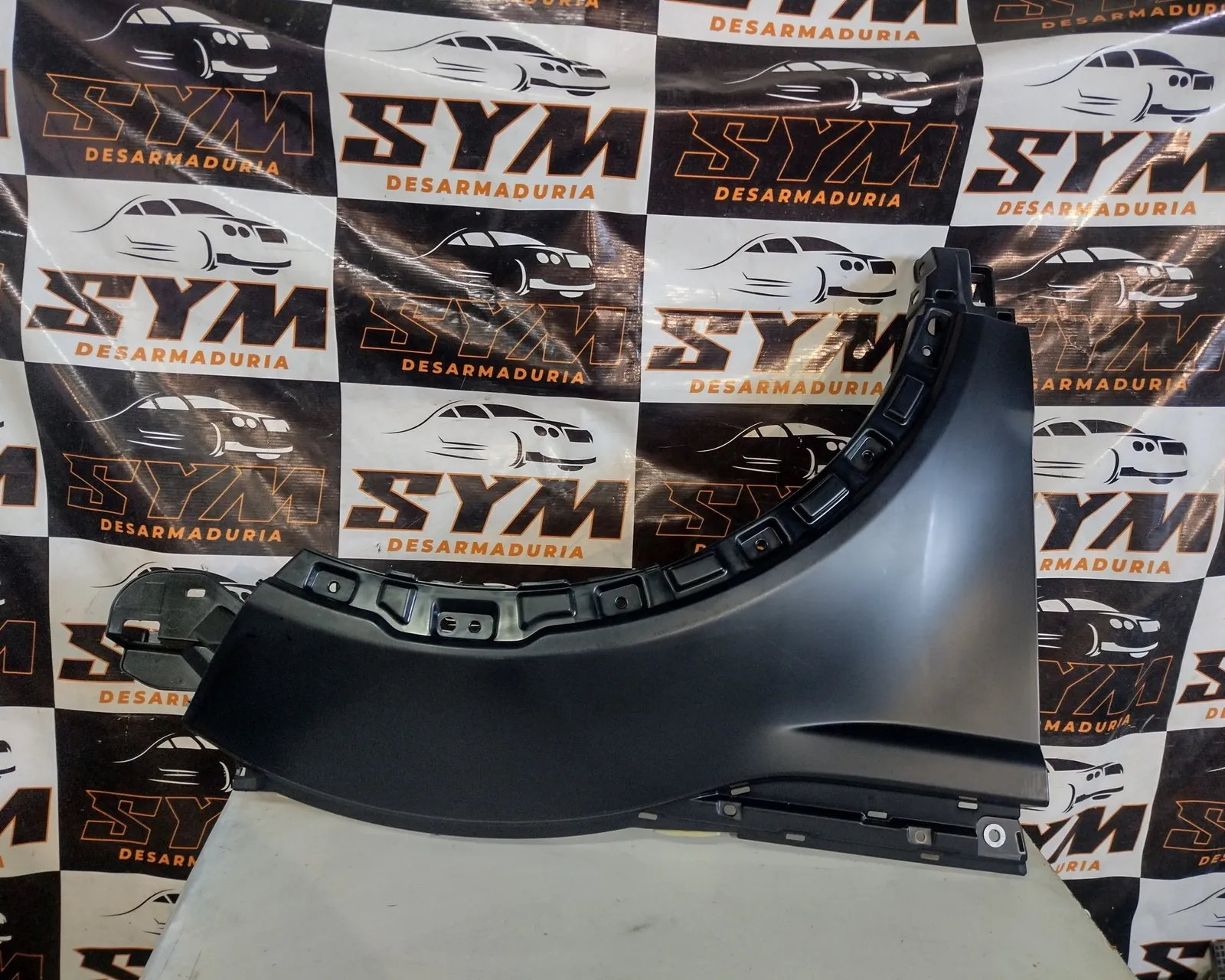 Tapabarro Derecho Range Rover Evoque · OEM ts0087 · compatible Range Rover Evoque · usado bueno · Repuesto Verde
