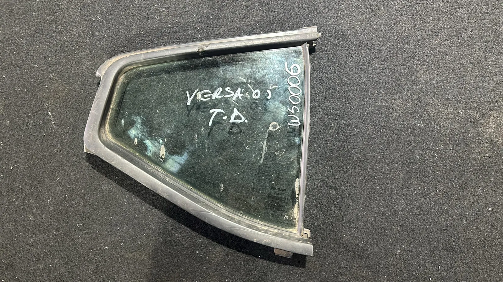 Vidrio De Puerta Trasera Derecha Nissan New Versa · OEM ws0006 · compatible Nissan Versa · usado bueno · Repuesto Verde